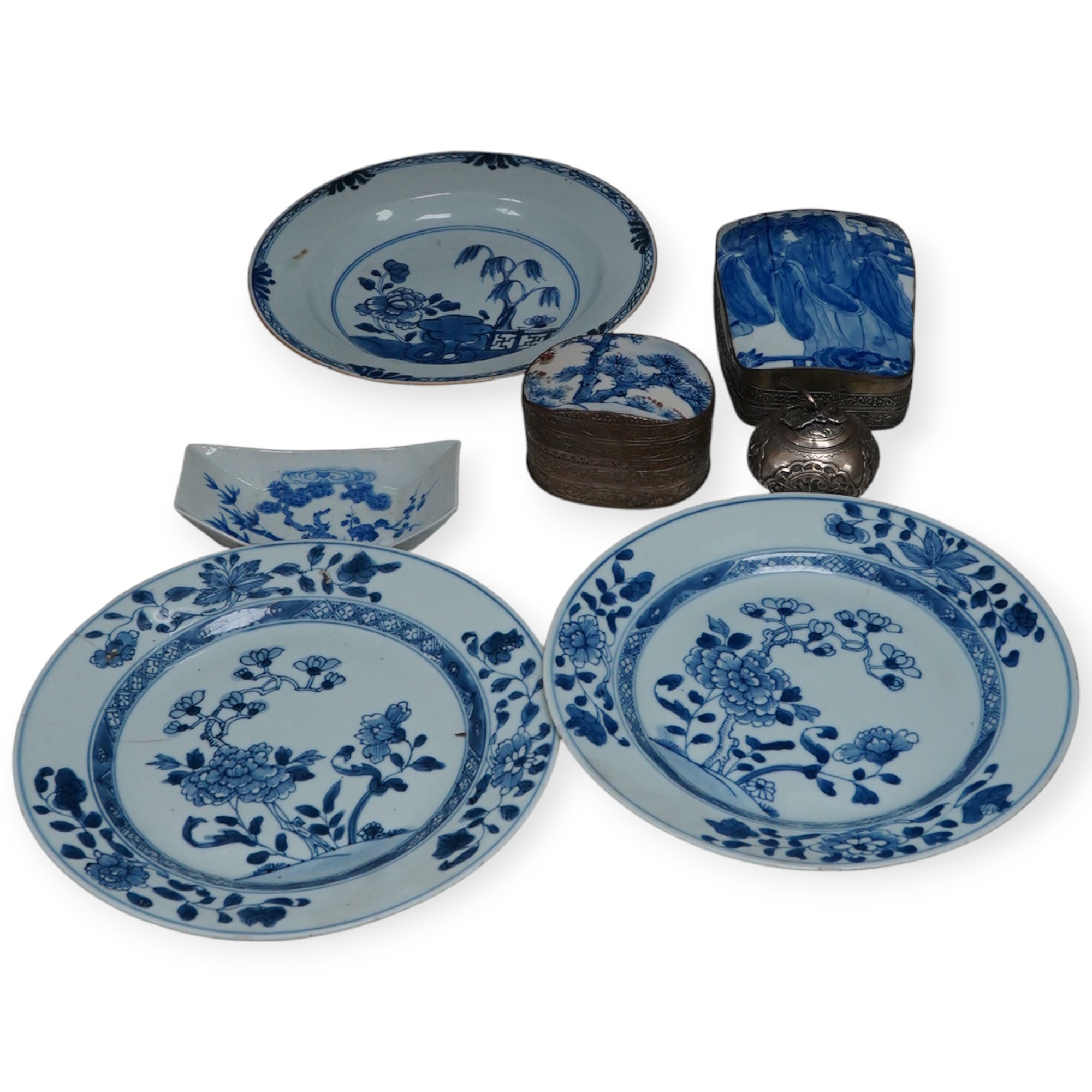 A group of Chinese blue and white porcelain and white metal, 18th century and later, 23cm